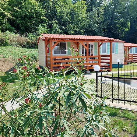 Lipicai Apartmanhazak *