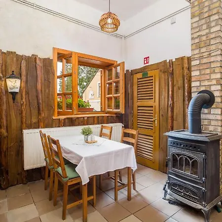 公寓 Lipicai Apartmanhazak