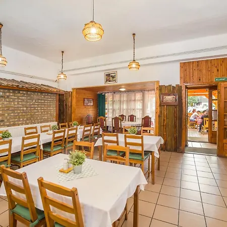 公寓 Lipicai Apartmanhazak