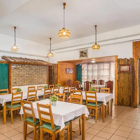 Lipicai Apartmanhazak 公寓 *