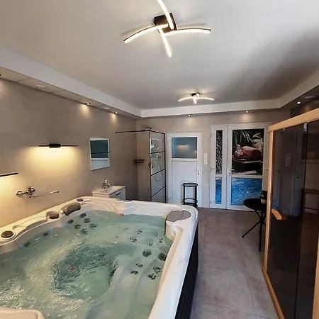 Apartment Lipicai Apartmanhazak *