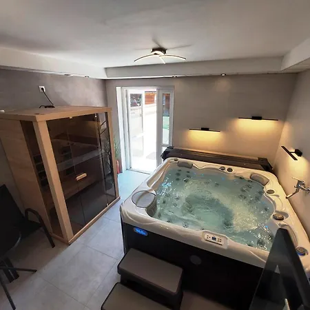 Apartment Lipicai Apartmanhazak